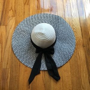 Floppy sun hat